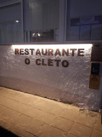 O Cleto outside